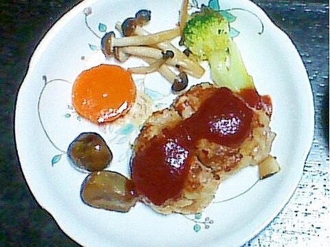 鶏ひき肉のハンバーグ（ケチャップ＆中濃ソース）